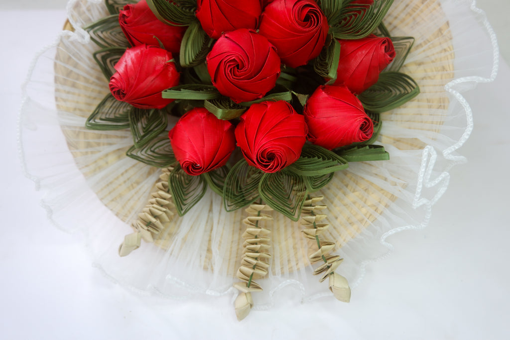 Marilag - abaniko bouquet with red rosebuds